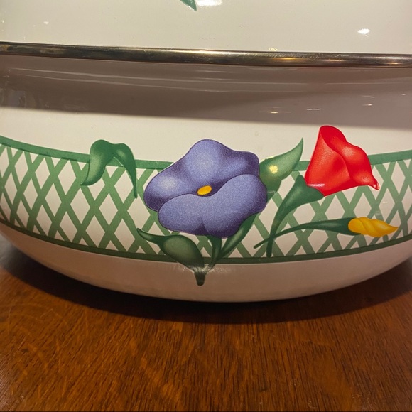 LAST CHANCE Vintage Regency Club Tulip Enamelware Casserole - Picture 5 of 15